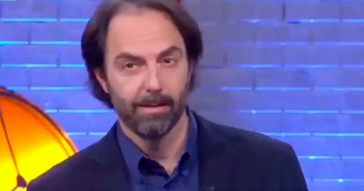 Neri Marcor a I soliti ignoti imita il premier Conte  standing ovation