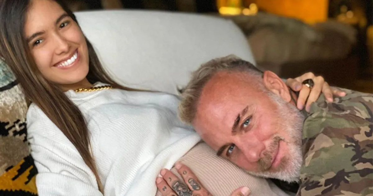 Sharon la giovane compagna di Gianluca Vacchi  incinta e fiera delle sue smagliature