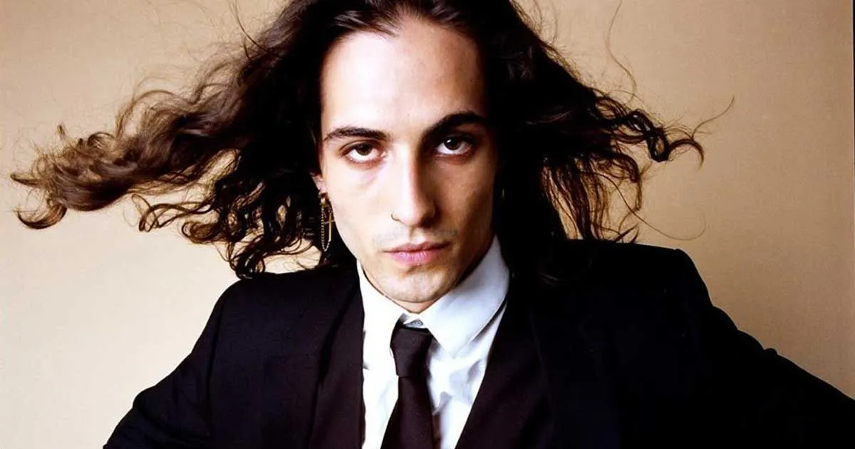 Damiano dei Maneskin si  tagliato i capelli il video su Instagram