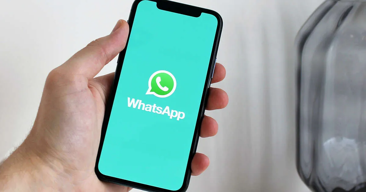 WhatsApp  in arrivo il tasto Shopping