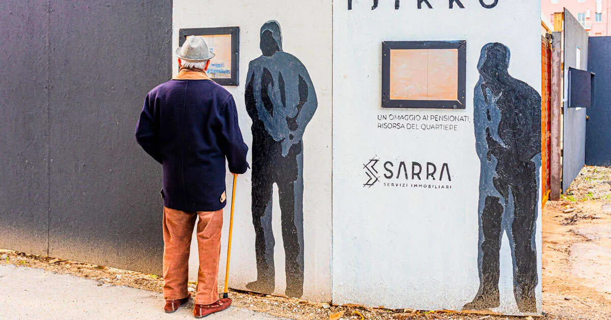 A Pescara un cantiere con le finestre per gli Umarell