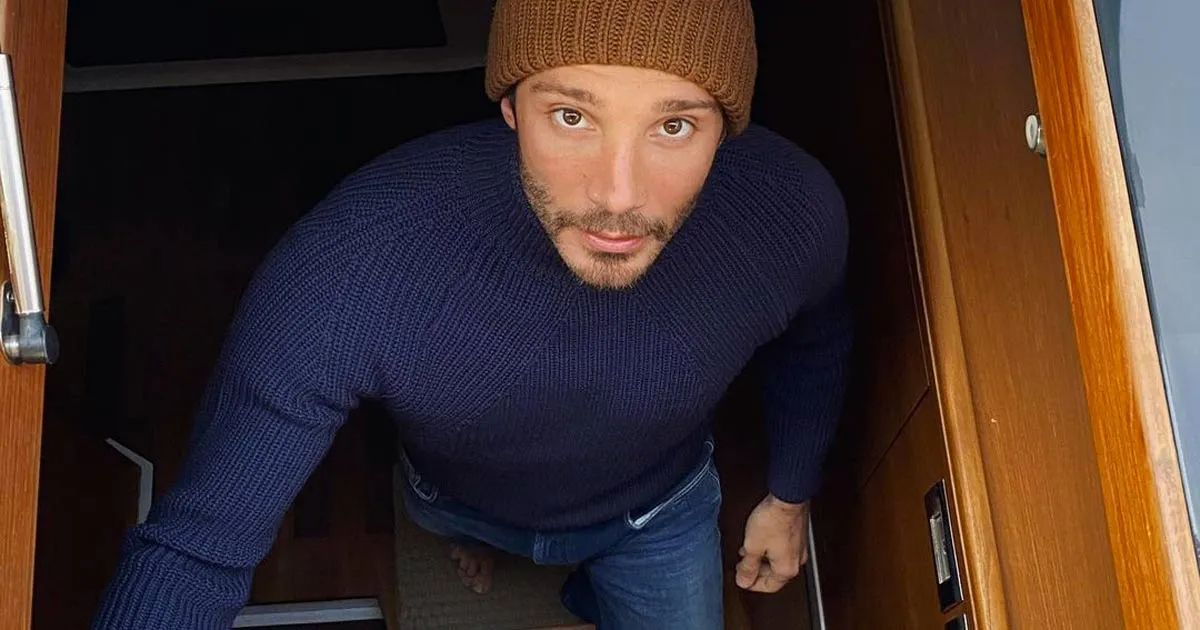 Stefano De Martino posta una foto da piccolo  uguale a Santiago