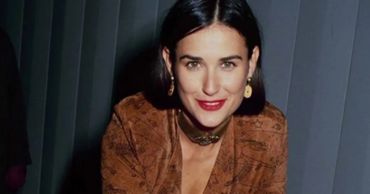 Demi Moore alla sfilata Fendi il suo volto  quasi irriconoscibile