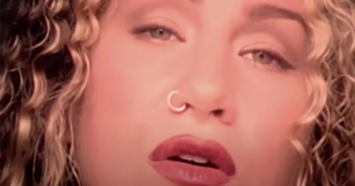 Joan Osborne compie 26 anni la bellissima One of Us