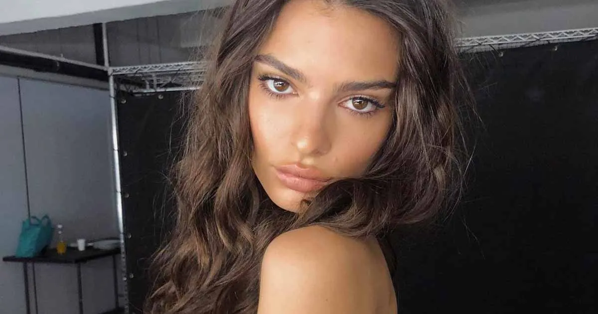 Emily Ratajkowski le foto di nudo fanno impazzire Instagram