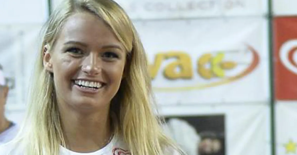 Mercedesz Henger stupisce semplicemente mangiando pizza