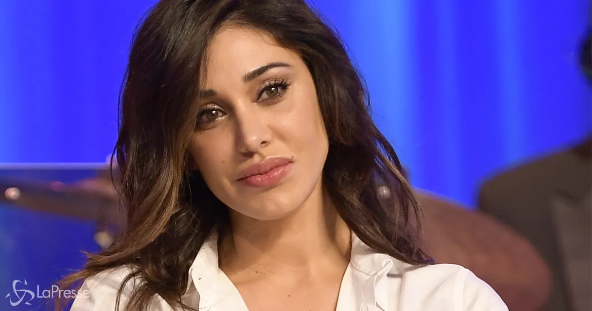 Beln Rodriguez incinta di Luna Marie nella foto col pancione  dolcissima