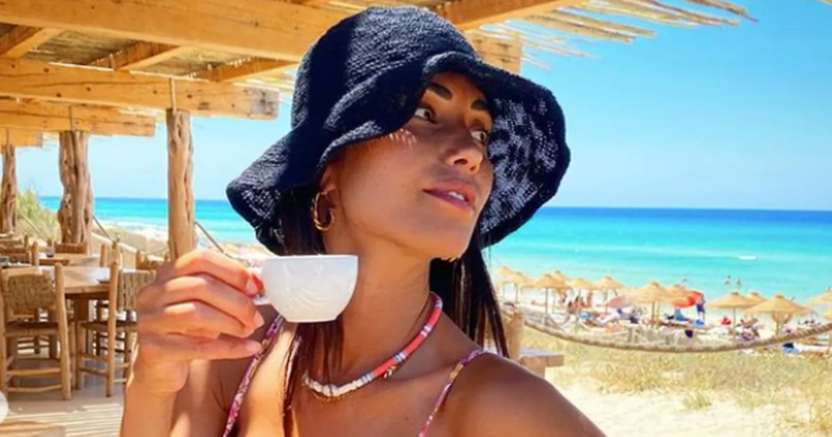 Federica Nargi in bikini coloratissimo risplende sui social