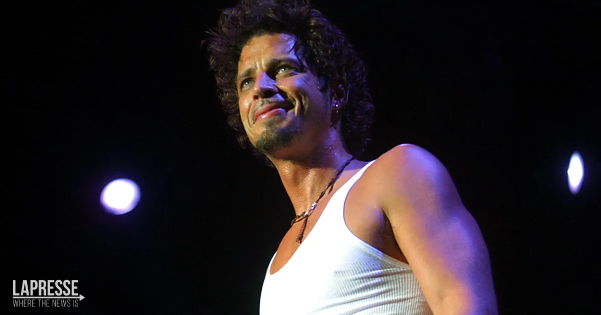 I commoventi video inediti di Chris Cornell mentre suona insieme alla figlia Toni