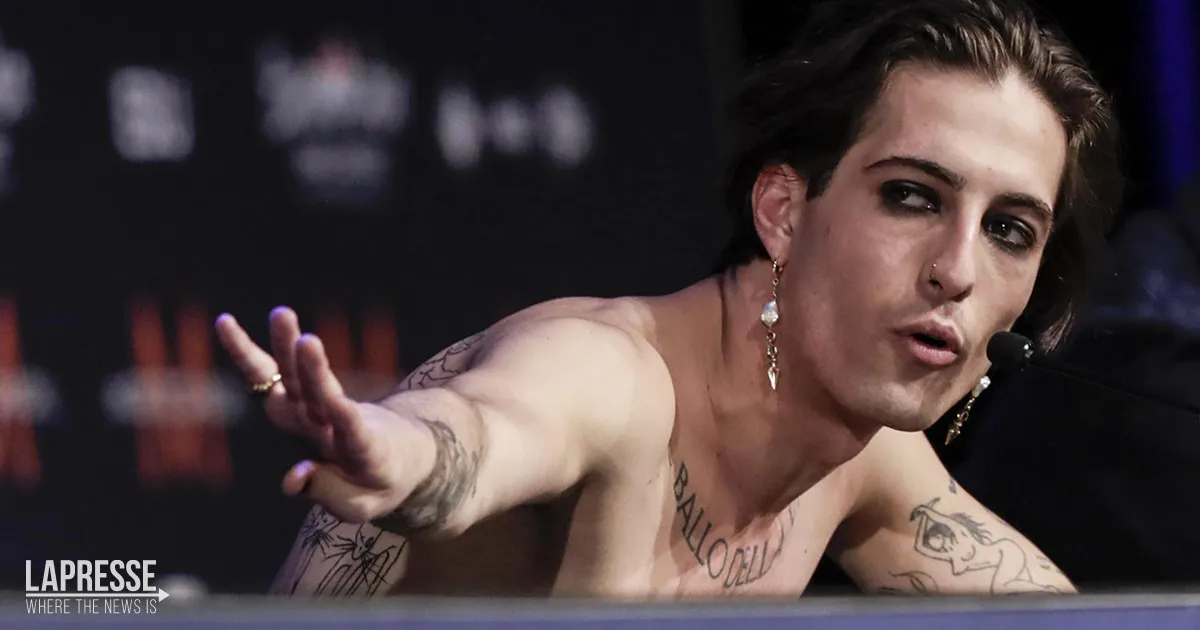 Damiano dei Maneskin pubblica una foto nudo su Instagram