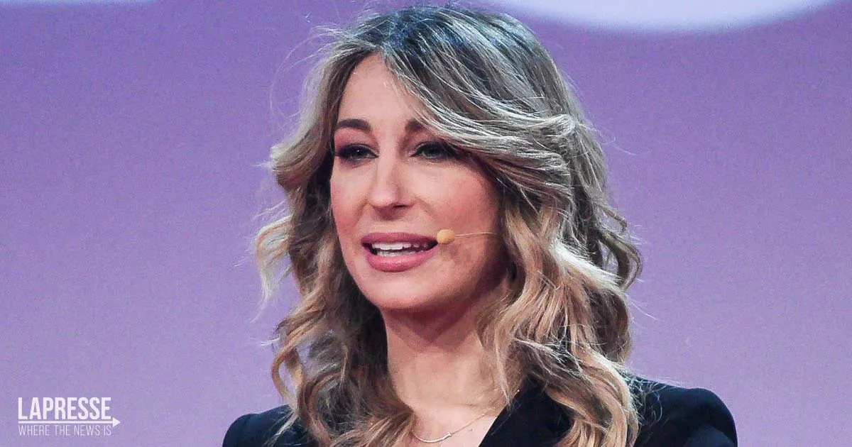 Mia Ceran allatta in camerino e lancia un messaggio per tutte le mamme