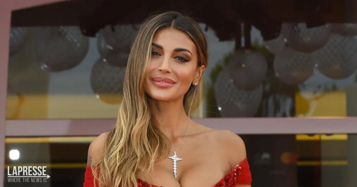 Cristina Buccino  strepitosa ecco i commenti su Instagram