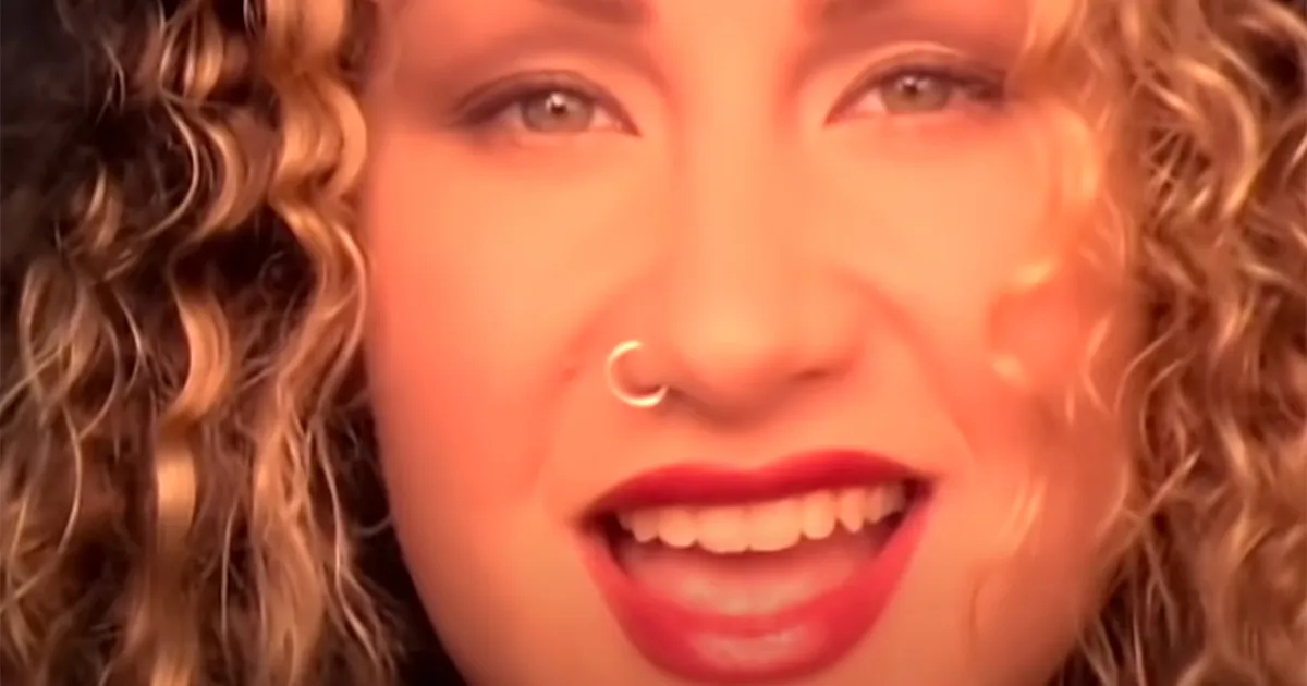 Joan Osborne  compie gli anni la bellissima One of Us