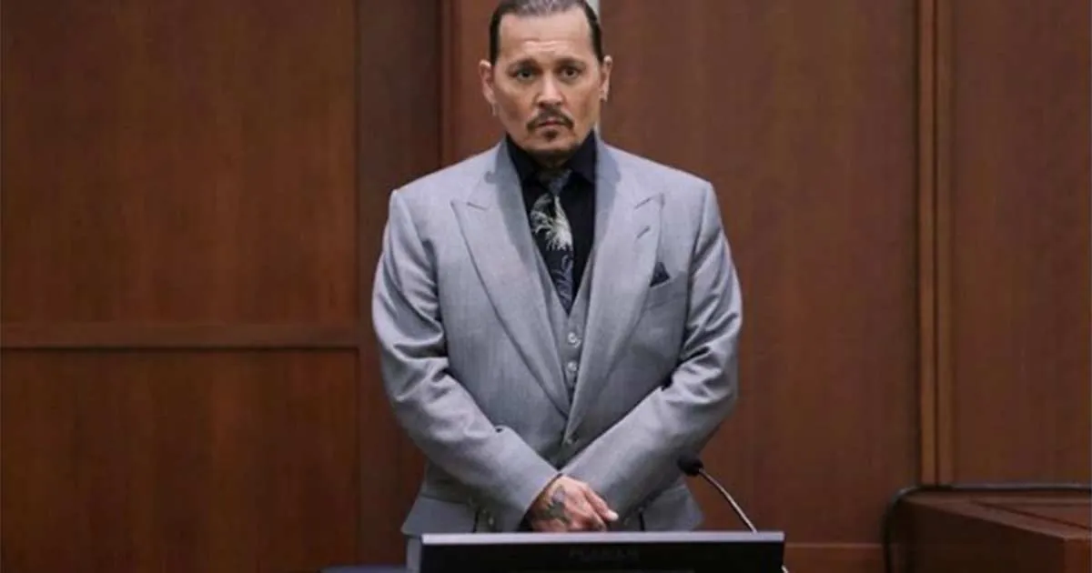 Una fan di Johnny Depp gli ha portato due alpaca fuori dal tribunale