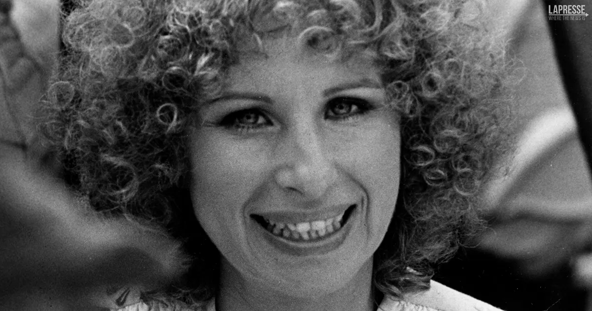 Barbra Streisand ha festeggiato i suoi 80 anni con Chris Martin e Dakota Johnson