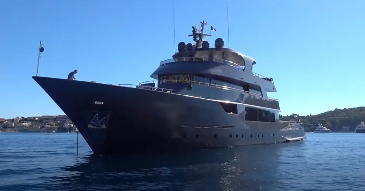 Affonda lo 007 superyacht messo fuori strada dal GPS