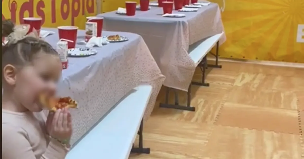 Alla festa dei suoi 3 anni non si presenta nessuno il video della mamma diventa virale