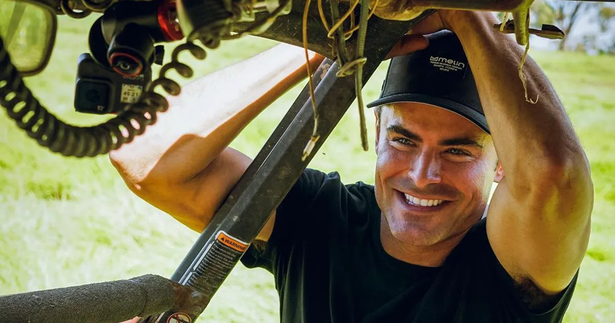 Tutta la dolcezza in una foto Zac Efron con la sorellina piccola scioglie i cuori dei fan