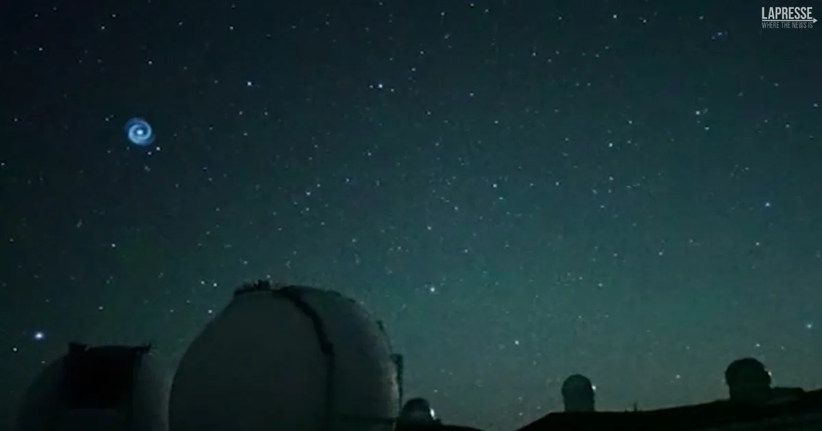 Una spirale compare nel cielo delle Hawaii ecco di cosa si tratta