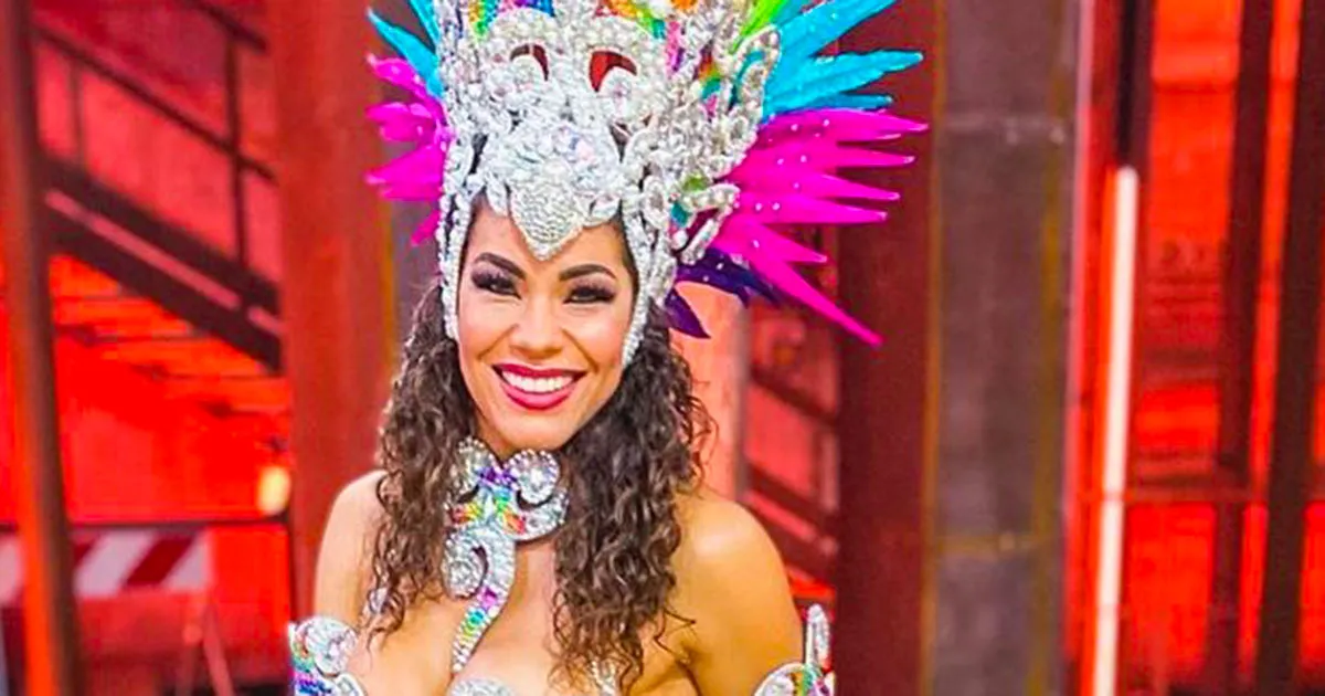 Il video di Carnevale di Kenia Fernandes  ipnotico la Brasiliana di Avanti un altro conquista tutti