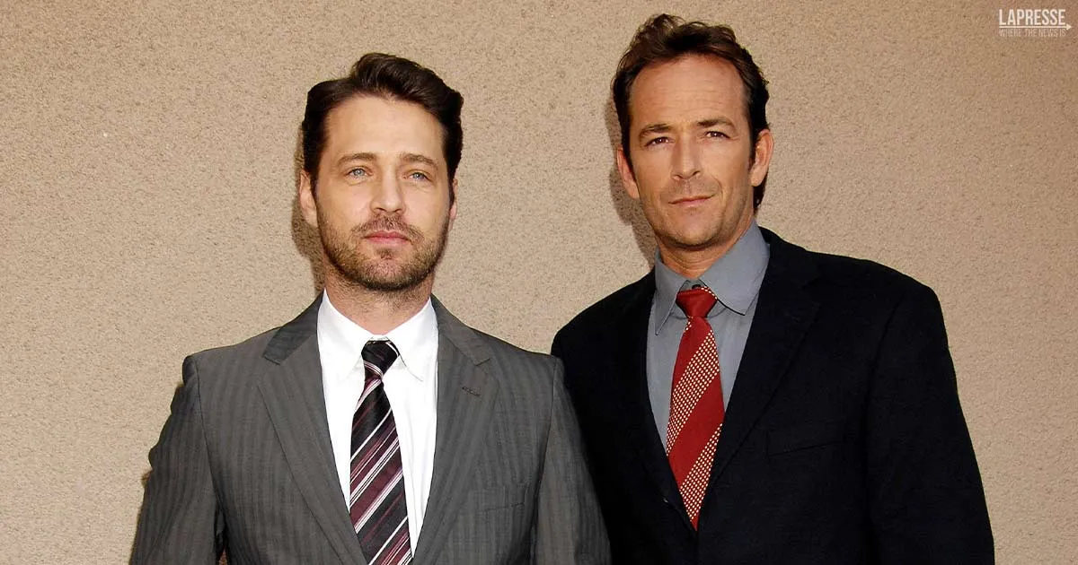 Beverly Hills 90210 Jason Priestley e il toccante ricordo di Luke Perry a quattro anni dalla morte