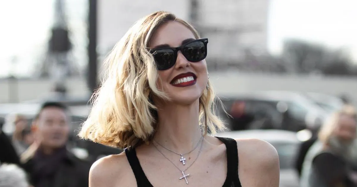 Chiara Ferragni e labito che mostra il seno i commenti delle donne si dividono