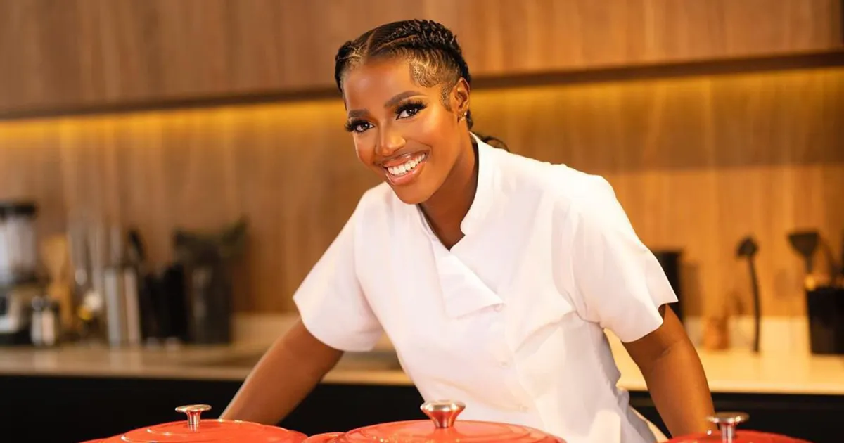 La chef Hilda Baci batte il Guinness World Record in cucina 100 ore di fila ai fornelli