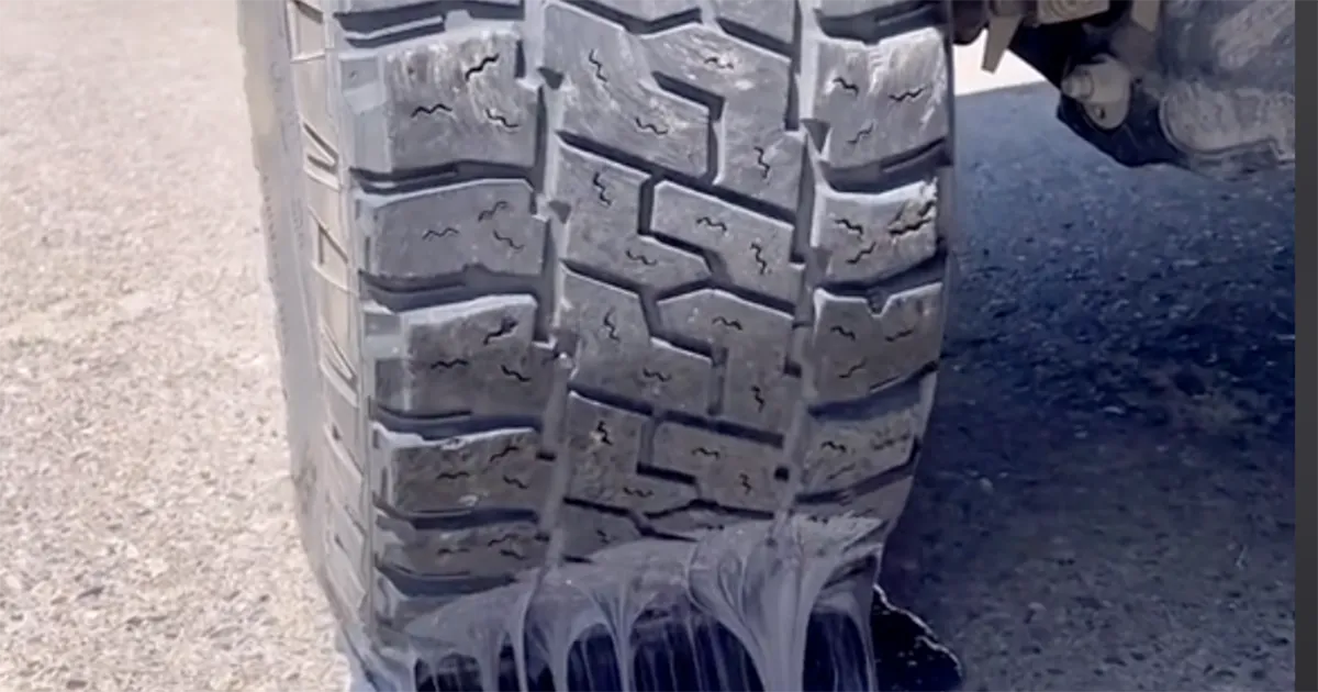 In Arizona gli pneumatici si sciolgono sullasfalto bollente il video diventa virale