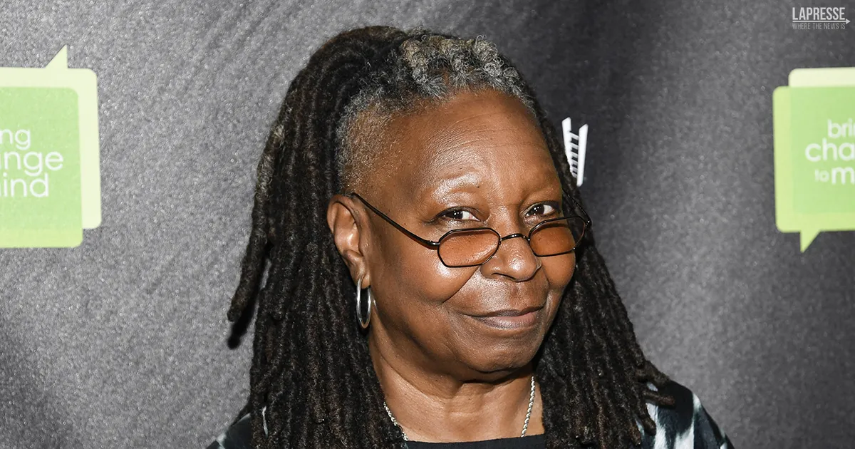 Whoopi Goldberg torna a parlare del look del 93 per la quale fu definita La celebrity peggio vestita
