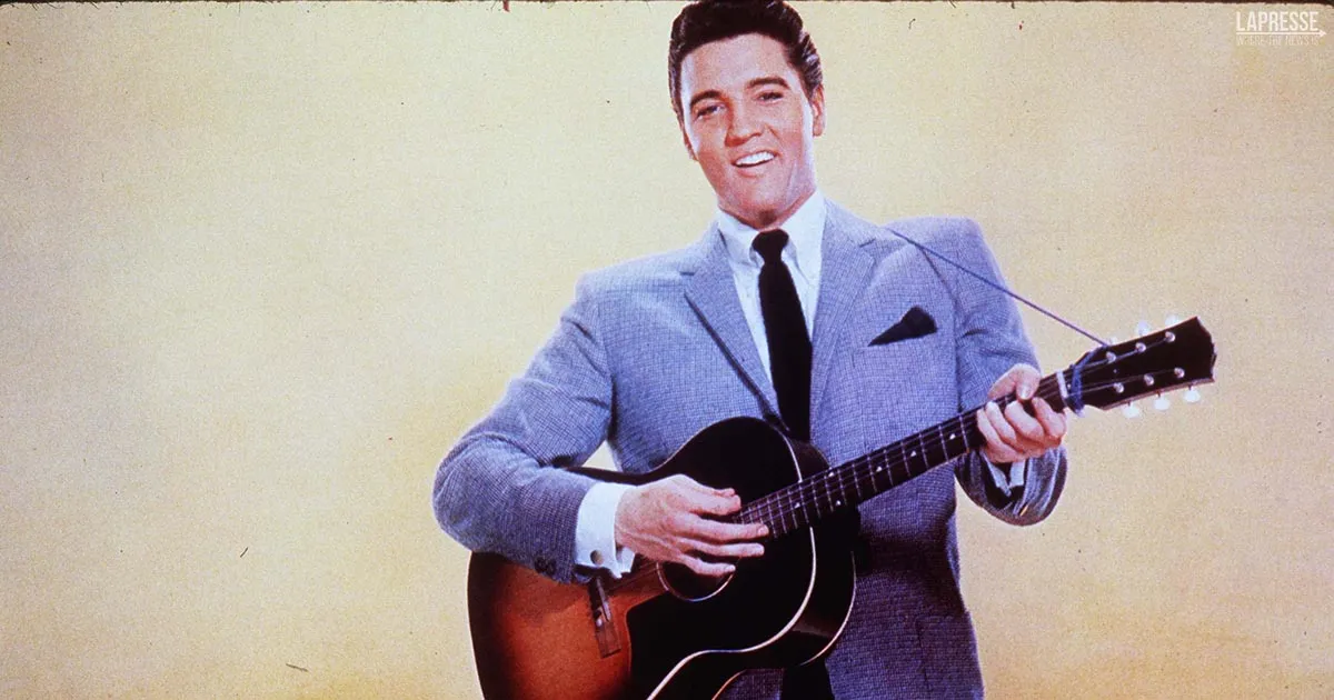Elvis Presley torna in concerto grazie allIntelligenza Artificiale