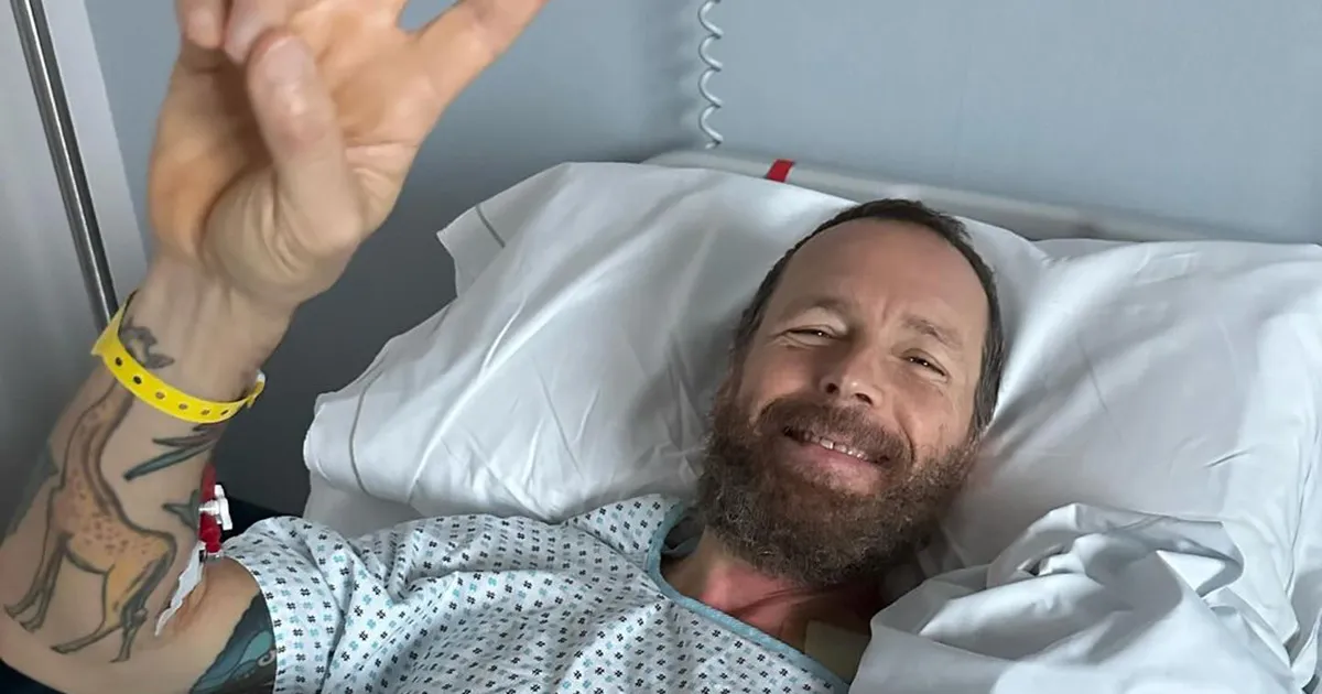 Jovanotti operato al femore aggiorna i fan dallospedale come sta