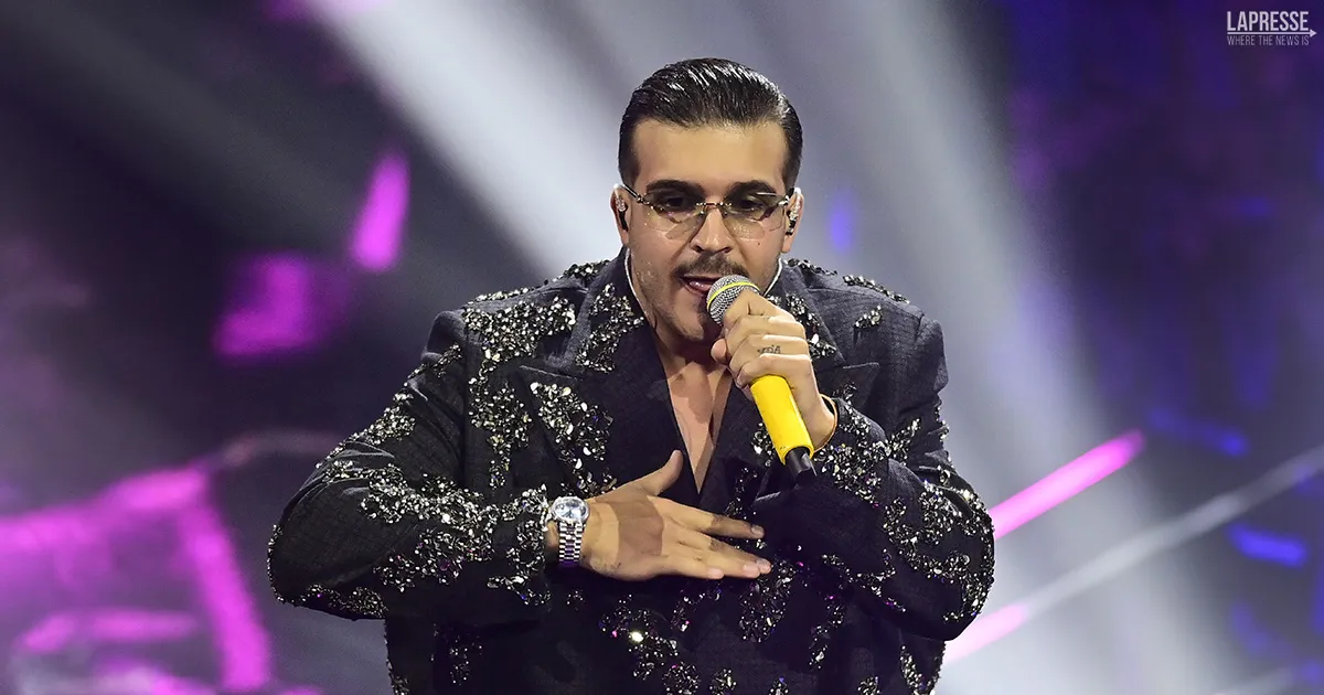 Geolier e il commovente ricordo di Daniele porta il premio del Festival di Sanremo sulla tomba dellamico scomparso