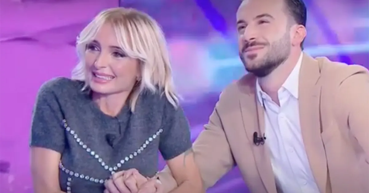 Veronica Peparini e la bellissima foto con il pancione ad un mese dal parto