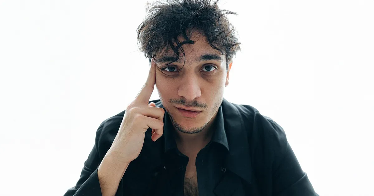Dopo Ragni e Storie Brevi Tananai annuncia lalbum CALMOCOBRA tracklist e data duscita