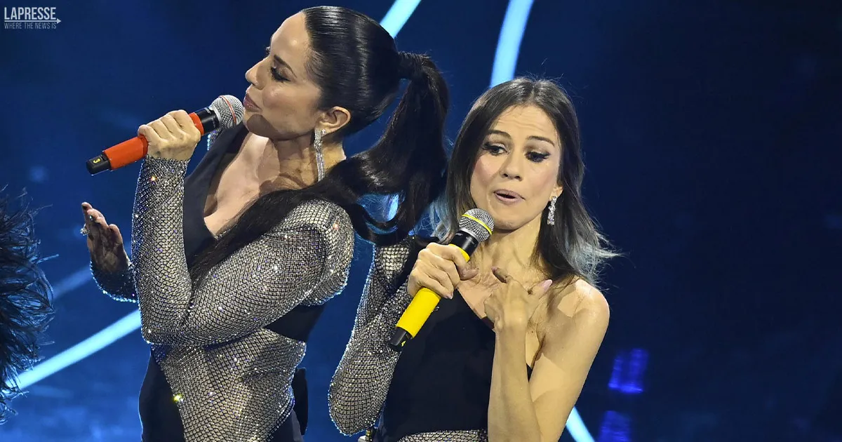 Paola  Chiara Abbiamo condiviso lo stesso ragazzo senza saperlo un idiota