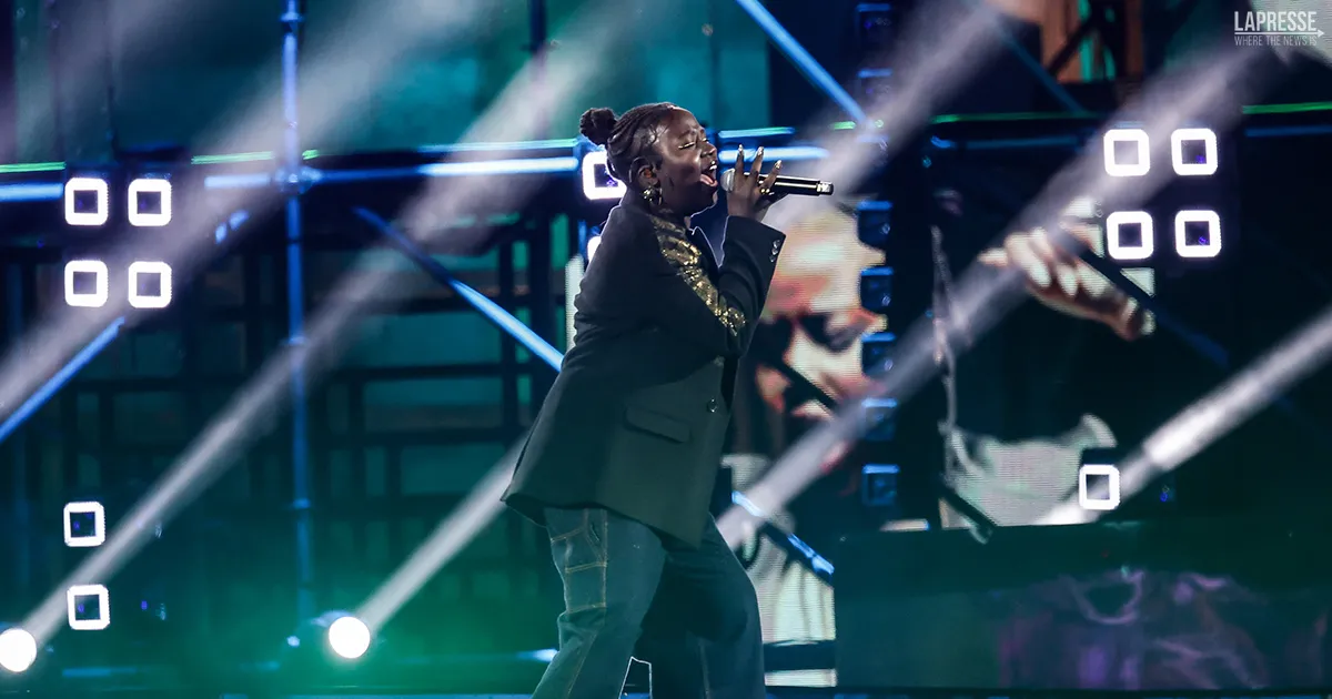 Mim  la vincitrice di X Factor i video della finale con le esibizioni di Robbie Williams e Gigi DAlessio