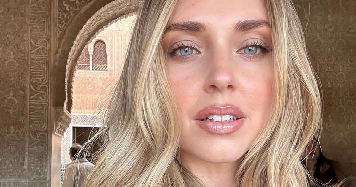 Chiara Ferragni volto della fashion week rumena il ritorno in copertina fa discutere