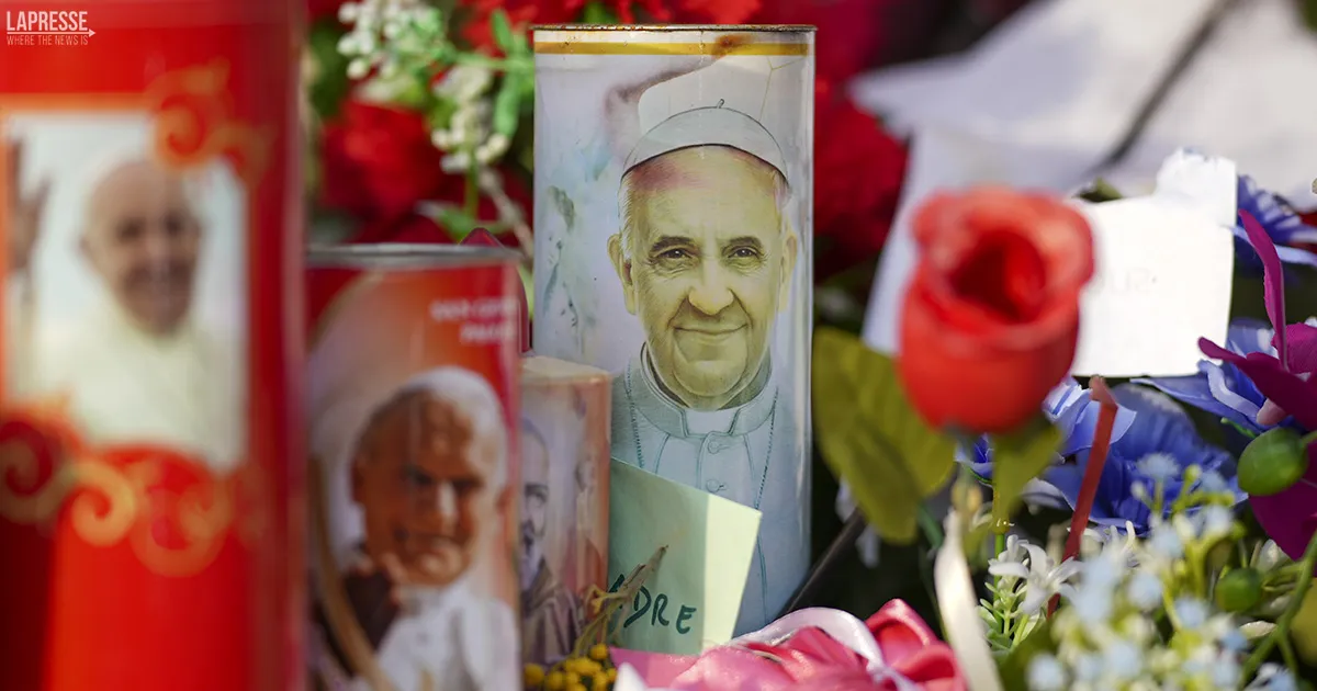Papa Francesco non si vede pi tutte le teorie del complotto che lo vedono morto