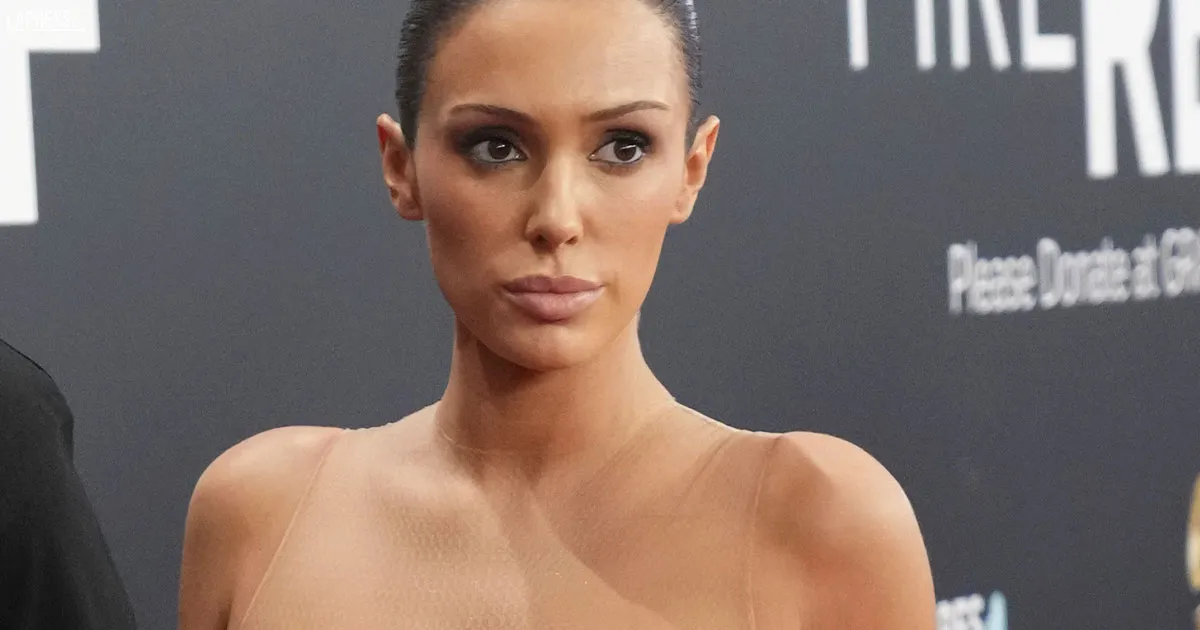 Al mercato senza reggiseno Bianca Censori e Kanye West danno scandalo in Spagna