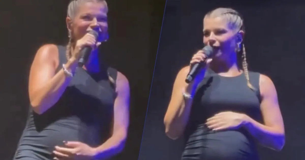 Alessandra Amoroso interrompe il concerto Penelope scalcia troppo Devo svelare quello che succede