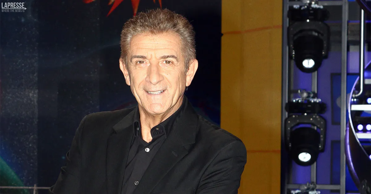 Ezio Greggio non viene riconosciuto durante lintervista ecco come ha reagito