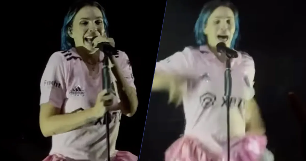 Un grillo salta addosso a Rose Villain durante il concerto: la sua reazione è virale