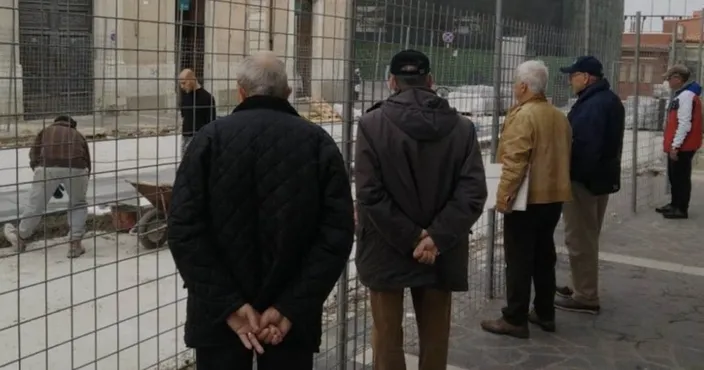 L'“Umarell” diventa un lavoro: un comune ha deciso di assumere gli anziani  per controllare i cantieri