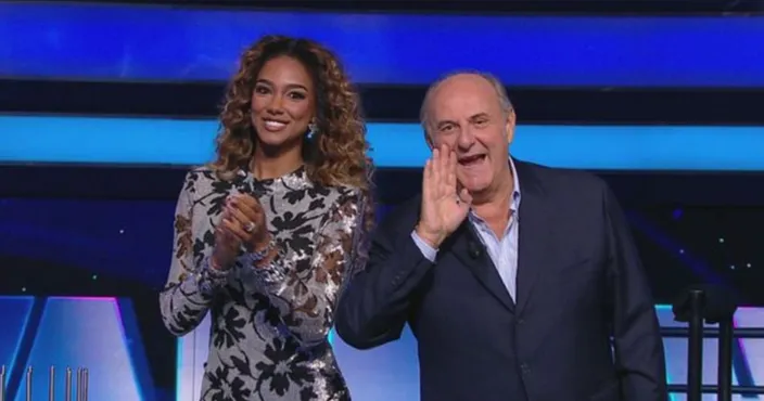 La Ruota della Fortuna: la gaffe di Gerry Scotti su Samira Lui crea imbarazzo
