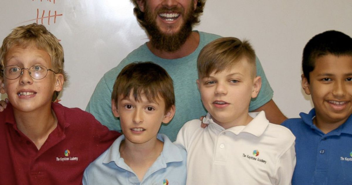 Chris Ulmer, insegnante che inizia le lezioni con dieci minuti di complimenti!