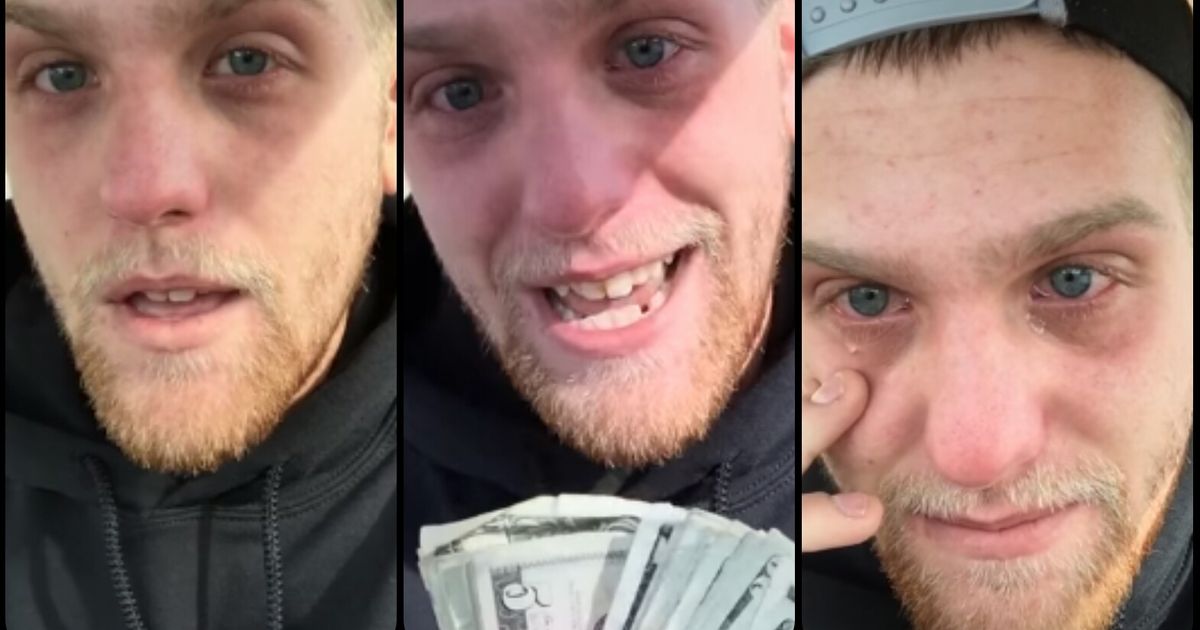 Riceve 700 dollari di mancia e scoppia in lacrime