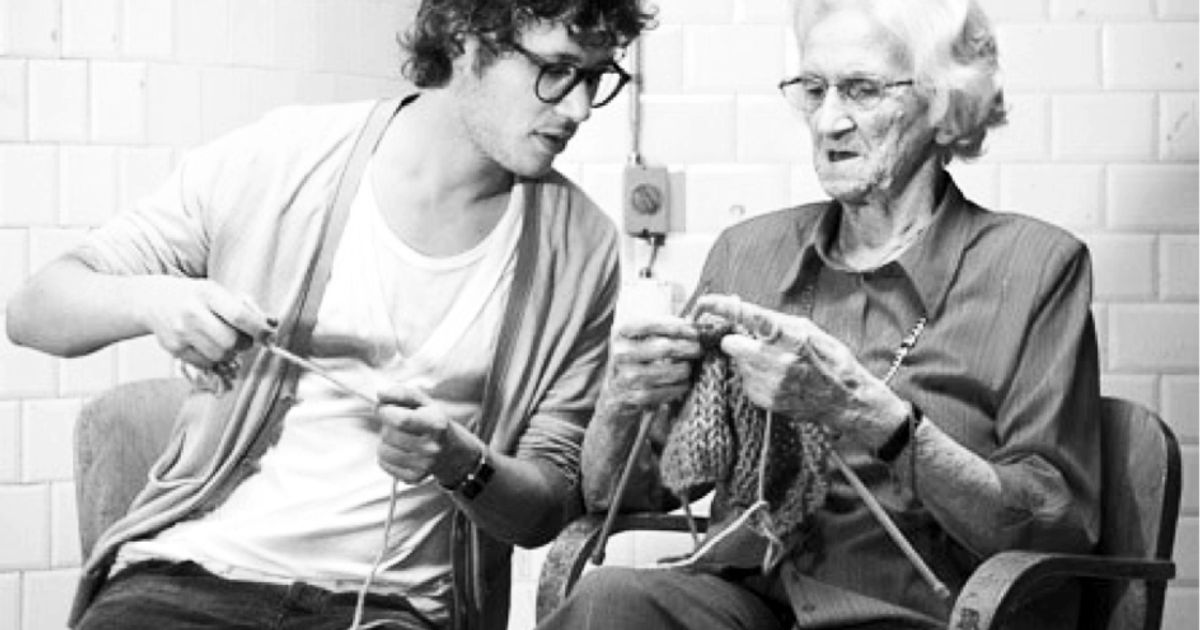 Ecco il bar NO-STRESS in cui si lavora a maglia (e si fa del bene)