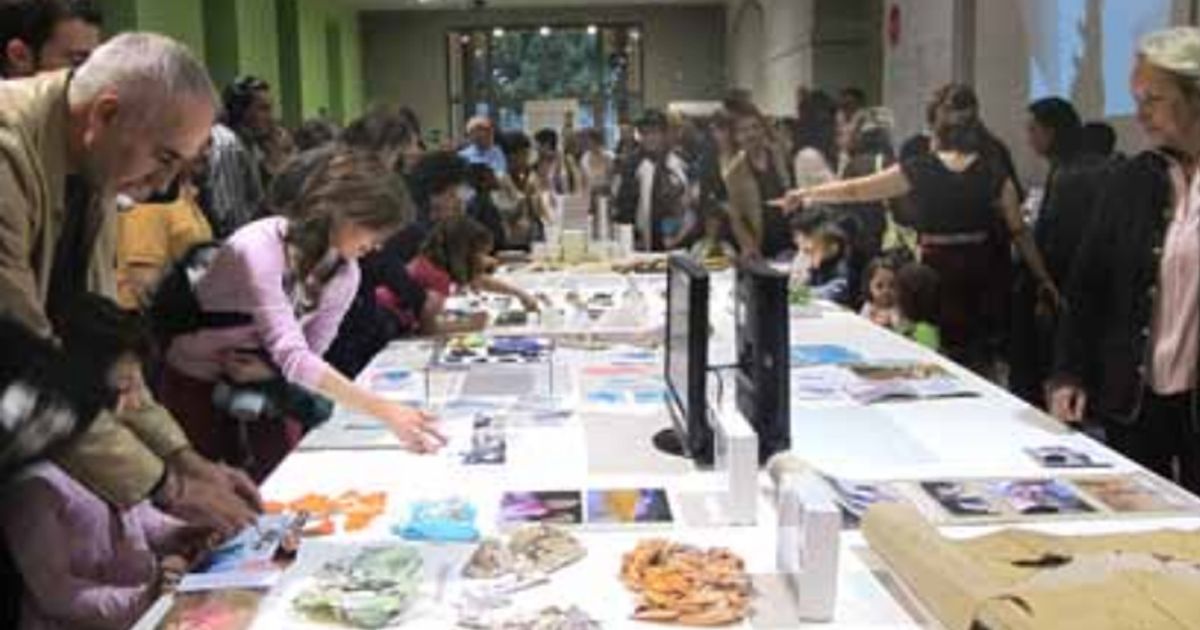 Nelle scuole mancano i materiali per i laboratori? Ecco il centro di riciclaggio creativo