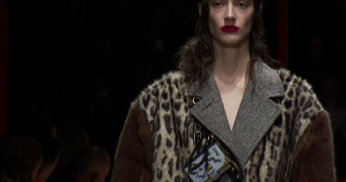 Prada tra avanguardia e corsetti, sfila la donna vagabonda