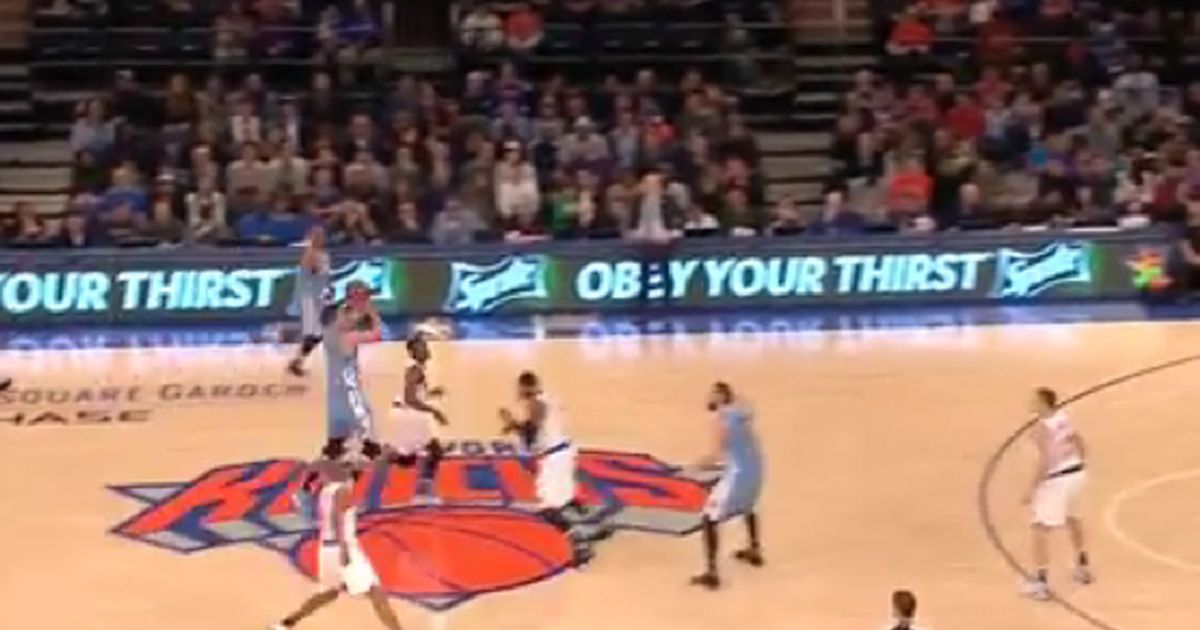 L’incredibile tripla di Gallinari da metà campo!